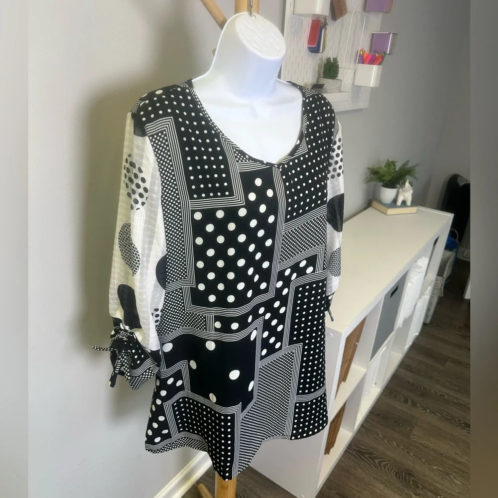 NorthStyle Blouse Size XL Black 3/4 Sleeves Polka Dot Tunic - Picture 3 of 7